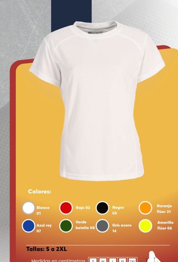 Camiseta deportiva de manga corta para mujer, de secado rápido, con cortes decorativos y etiqueta interior estampada.